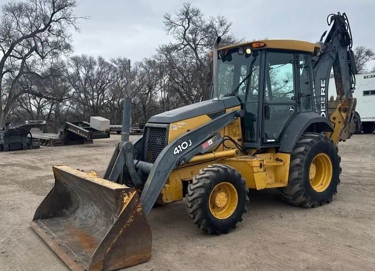 2007 John Deere 410J tractor