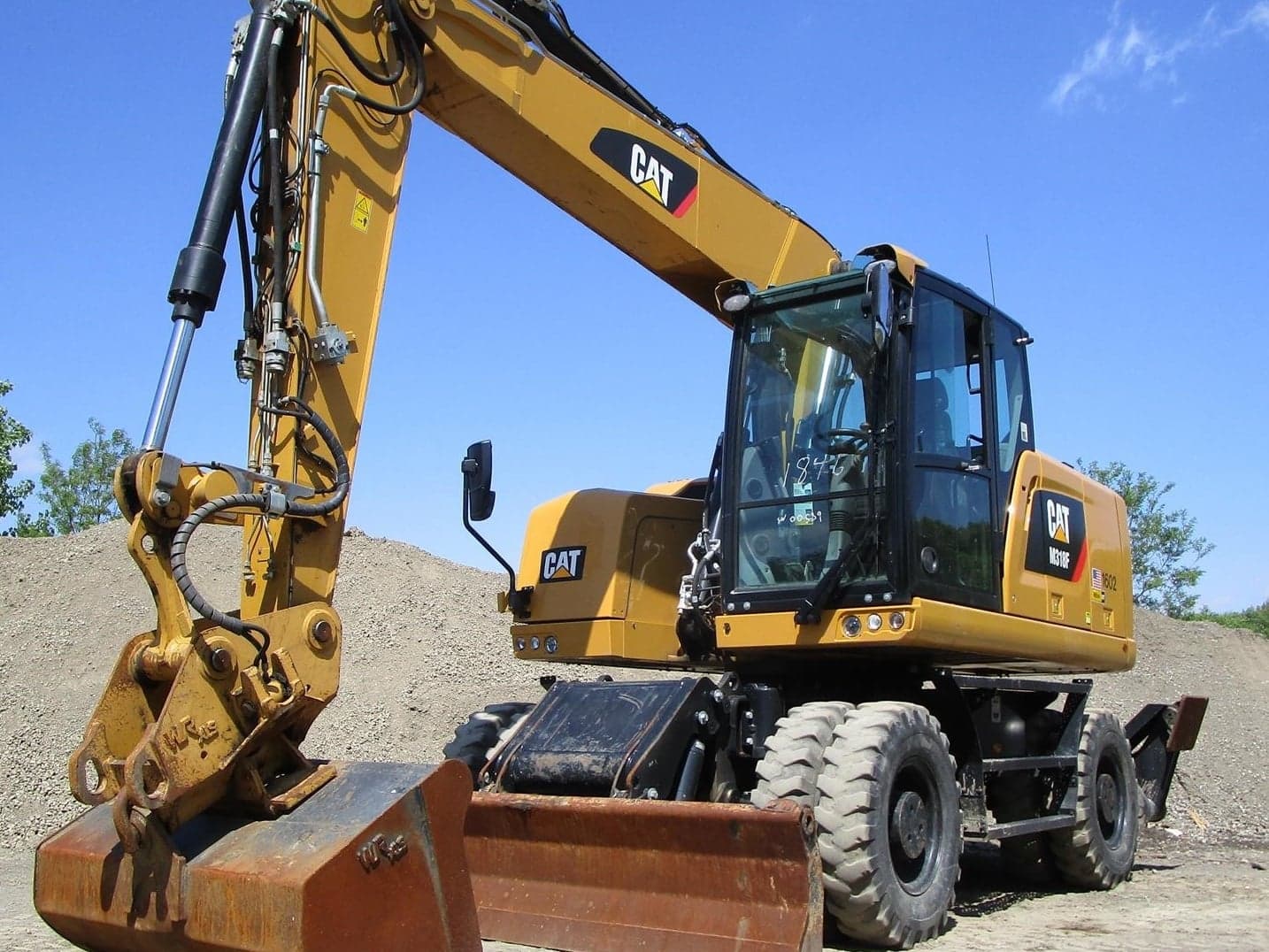 2015 CATERPILLAR M318F