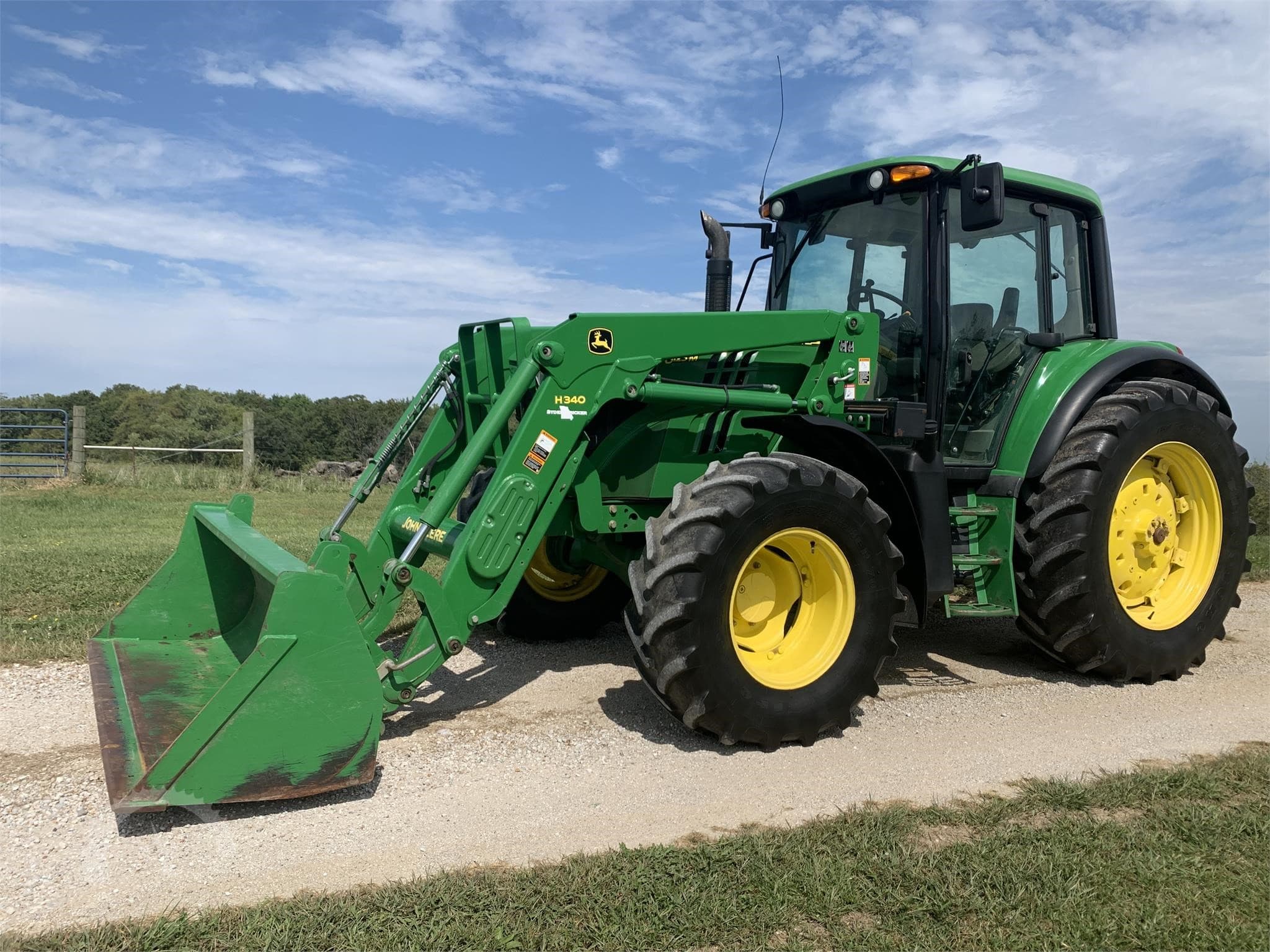 2015 JOHN DEERE 6125M