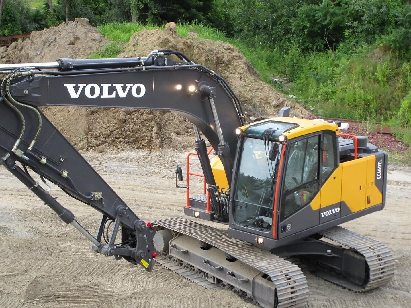2016 VOLVO EC160EL