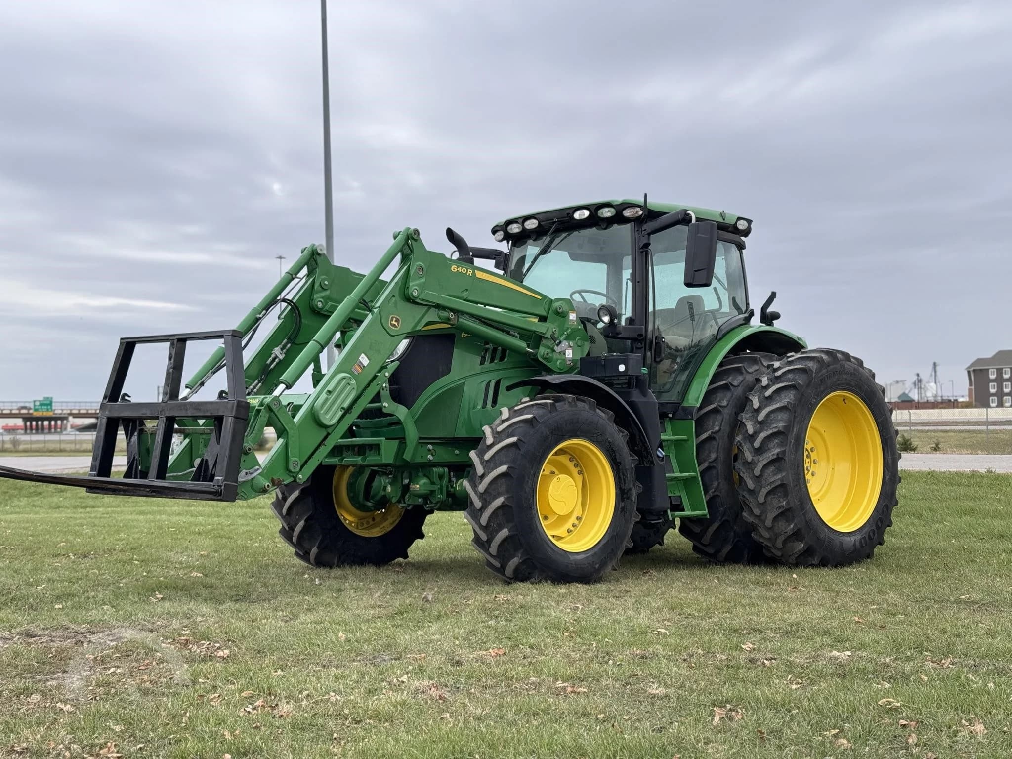 2018 JOHN DEERE 6155R
