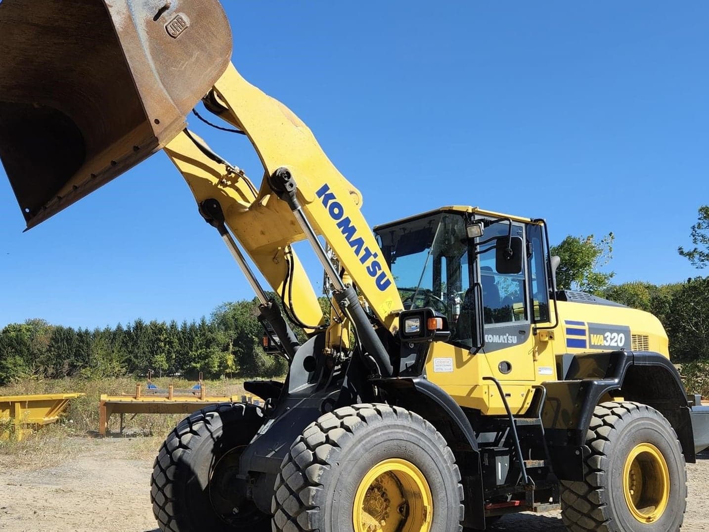 2021 KOMATSU WA320-8